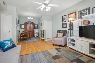 Photo #3: 21209405 Listing