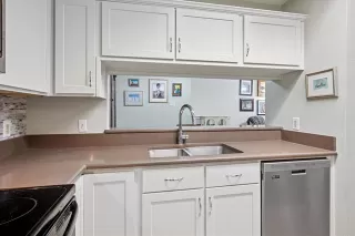 Photo #6: 21209405 Listing