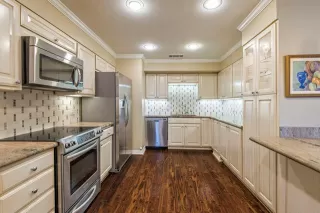 Photo #2: 21209608 Listing