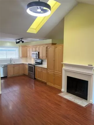 Photo #2: 21209689 Listing