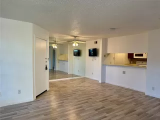 Photo #5: 21209833 Listing 