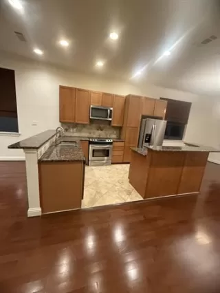 Photo #5: 21209930 Listing