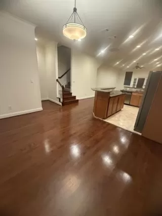 Photo #6: 21209930 Listing