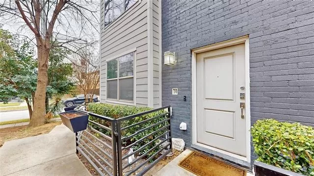 MLS: 21211761 Condo For Sale