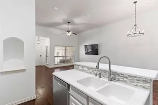 Photo #3: 21211765 Listing 