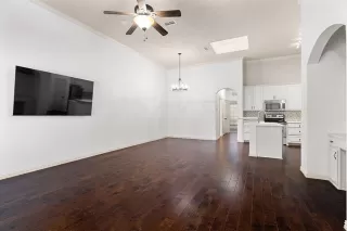 Photo #6: 21211765 Listing 