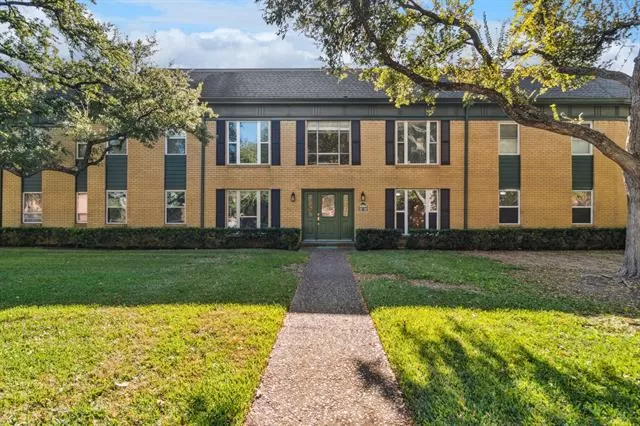 MLS: 21211769 Condo For Sale