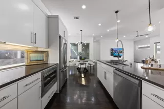Photo #4: 21211779 Listing 