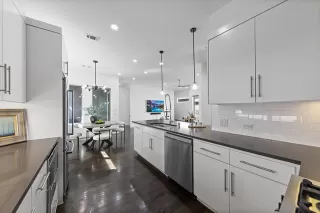 Photo #6: 21211779 Listing 