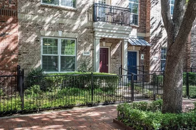 MLS: 21212195 Condo For Sale