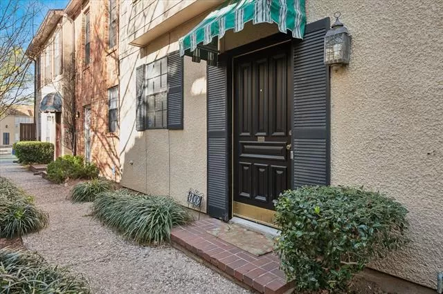 MLS: 21212268 Condo For Sale