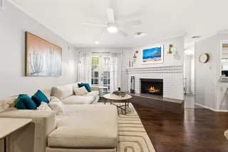 Photo #4: 21212542 Listing