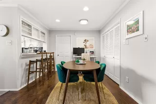 Photo #6: 21212542 Listing