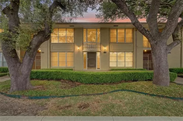 MLS: 21213248 Condo For Sale