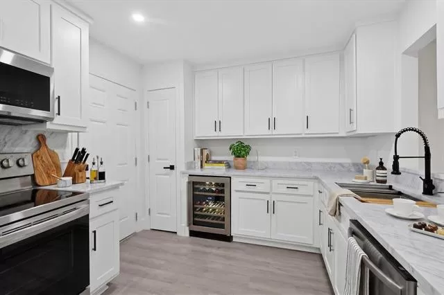 MLS: 21213263 Condo For Sale