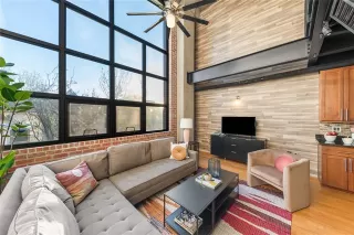 Photo #2: 21214142 Listing