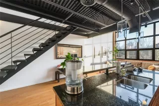 Photo #4: 21214142 Listing