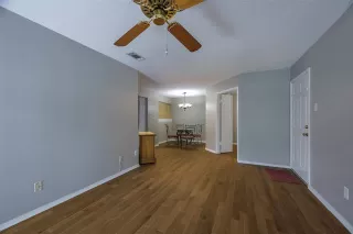 Photo #4: 21214328 Listing