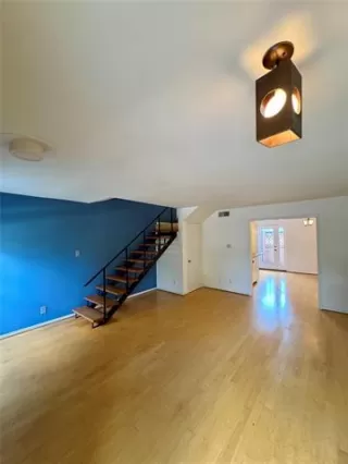 Photo #3: 21214967 Listing