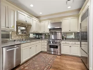 Photo #5: 21214971 Listing