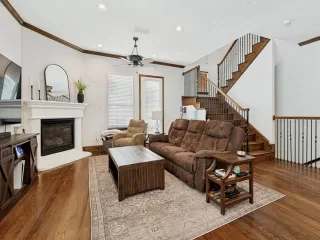 Photo #4: 21215050 Listing