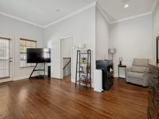 Photo #6: 21215050 Listing