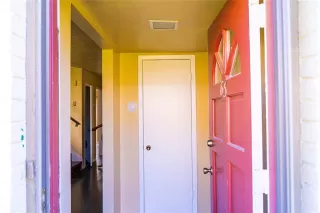 Photo #2: 21215608 Listing