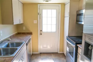 Photo #5: 21215608 Listing