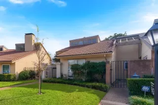 Photo #3: 21215609 Listing