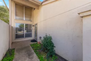 Photo #4: 21215609 Listing