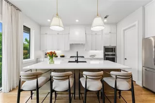 Photo #2: 21216156 Listing 