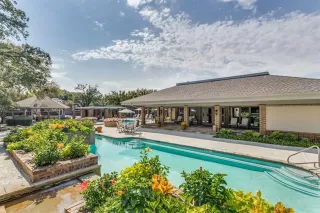 Photo #2: 21216587 Listing