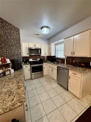 Photo #4: 21216795 Listing