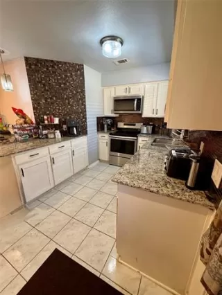 Photo #5: 21216795 Listing