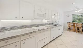 Photo #5: 21217463 Listing 