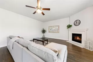 Photo #4: 21218063 Listing