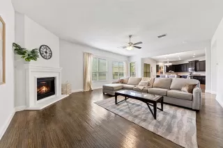 Photo #5: 21218063 Listing