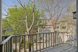 Photo #4: 21218143 Listing