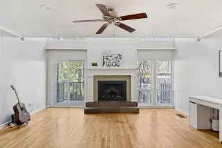 Photo #5: 21218143 Listing