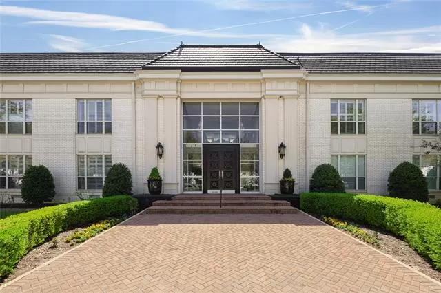 MLS: 21218512 Condo For Sale