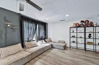 Photo #5: 21218533 Listing