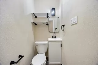 Photo #4: 21218644 Listing