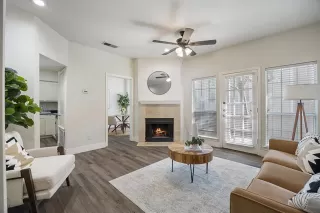 Photo #5: 21218644 Listing