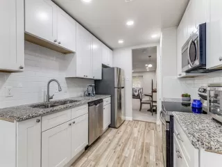 Photo #4: 21218856 Listing