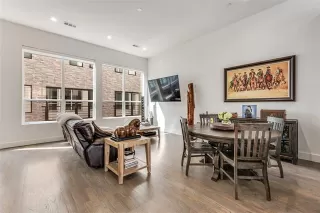 Photo #4: 21219304 Listing