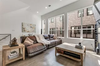 Photo #6: 21219304 Listing