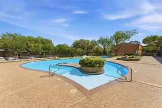 Photo #4: 21220132 Listing