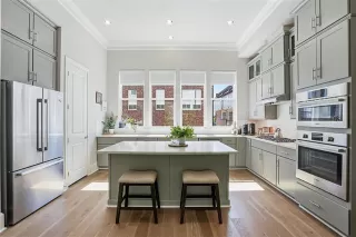 Photo #6: 21220247 Listing