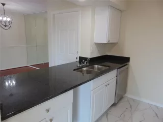 Photo #3: 21220351 Listing