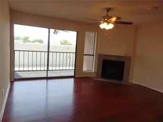 Photo #4: 21220351 Listing